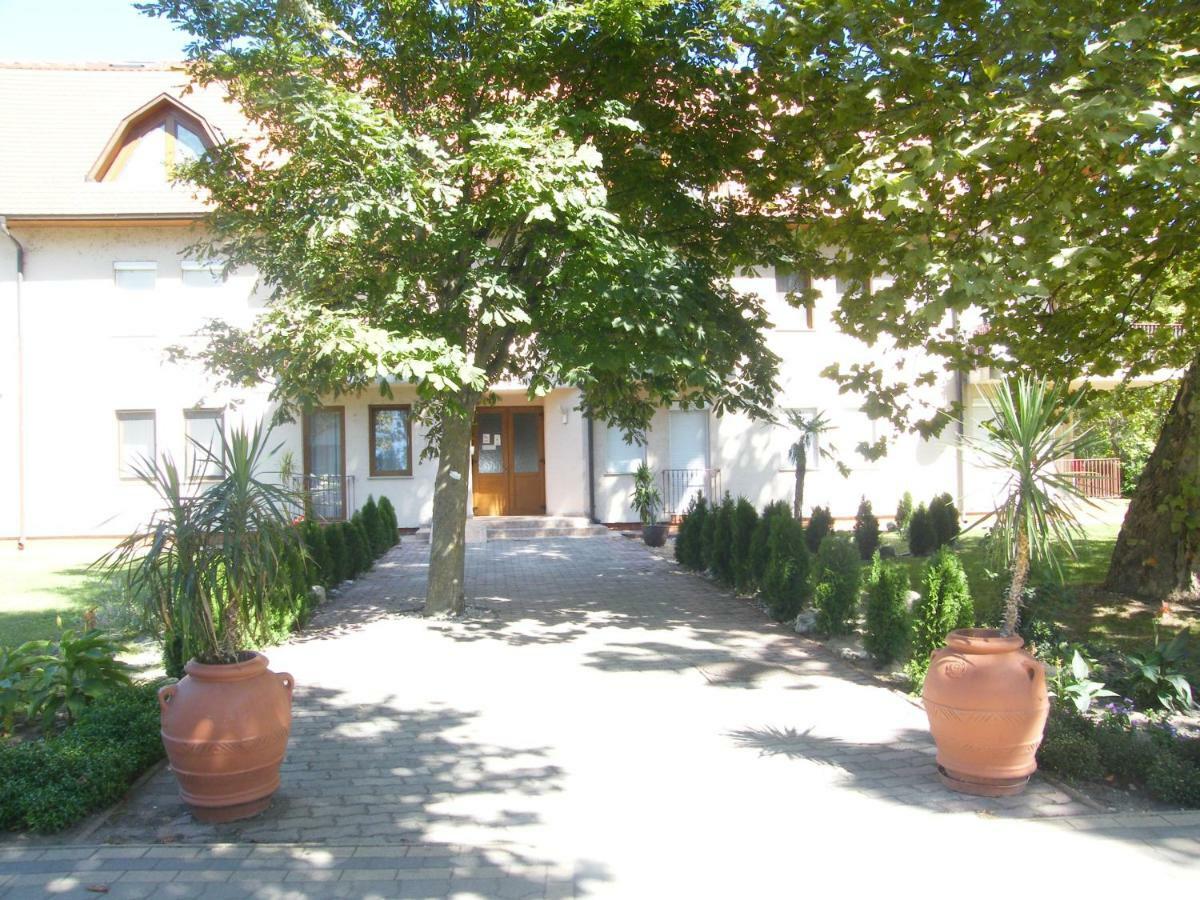 Park Setany Apartman Balatonlelle Exterior photo